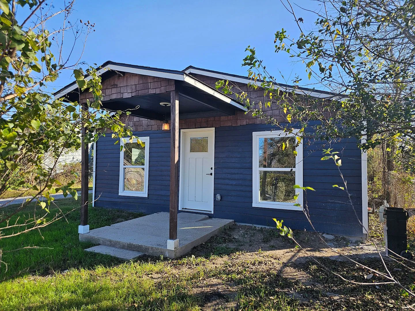 Beautifully Remodeled 3/1.5 Home in Historic Denver Heights with Modern Upgrades and a ParkLike B... — Photo 2