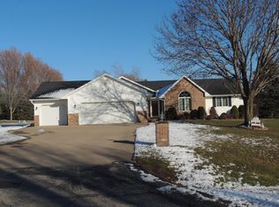 N1692 Harvest Dr, Greenville, WI 54942