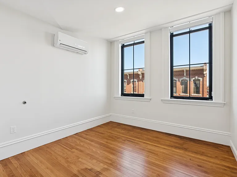129 Main St #302 — Photo 16