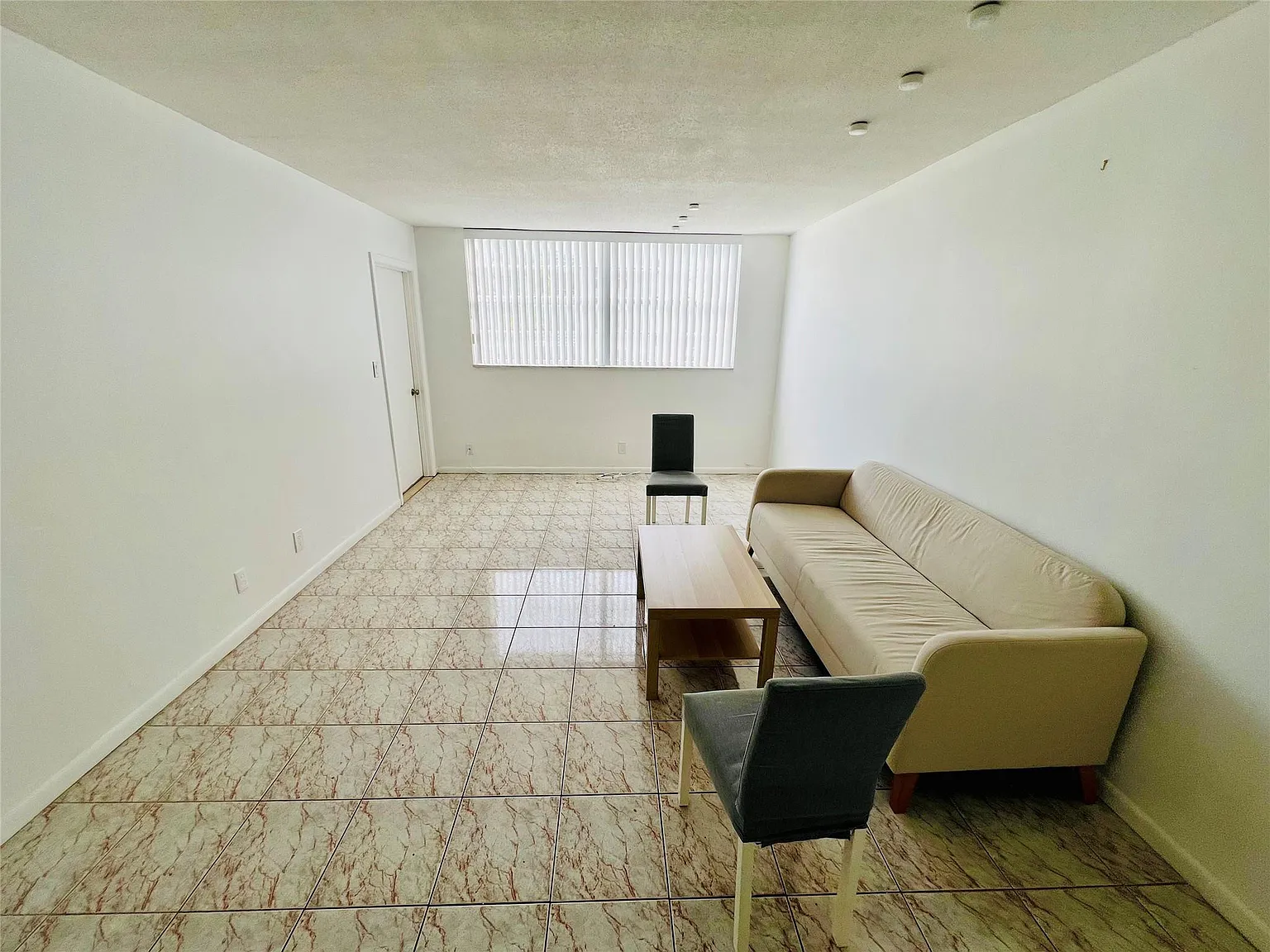 1 bed, 1.0 bath, 775 sqft, $1,550 — Photo 2