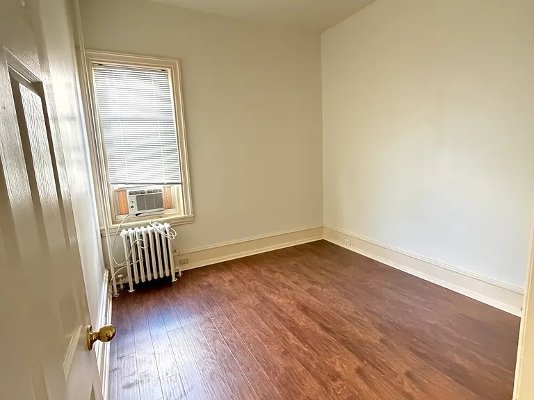 2441 Brown St #2R — Photo 6