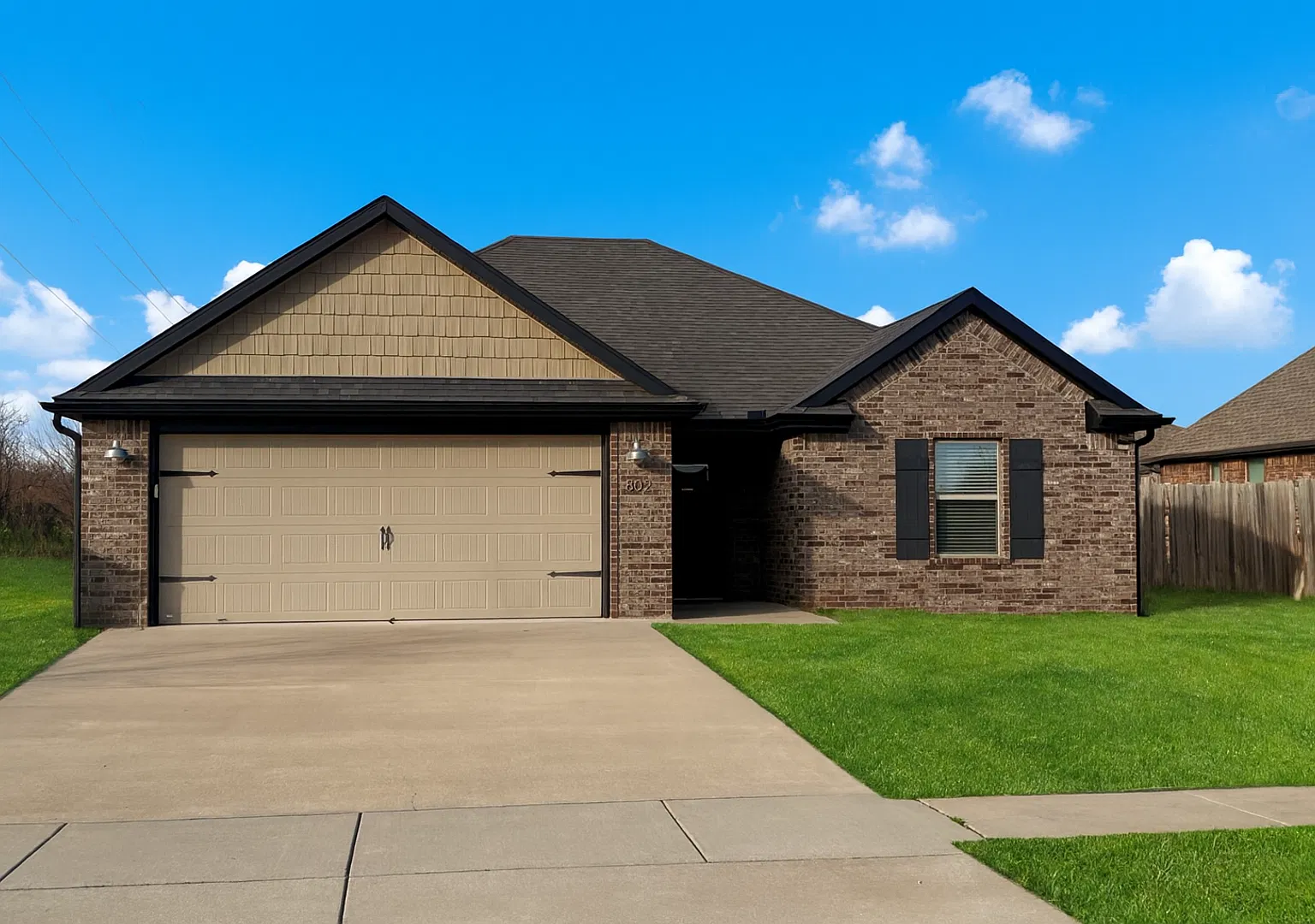 Move In Special - Beautiful Home in Bentonville - Prime Location - Close to Schools — Photo 1