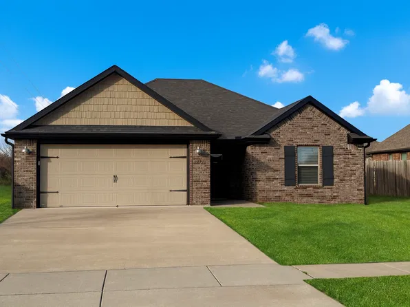 802 SW Cabriolet St, Bentonville, AR 72712