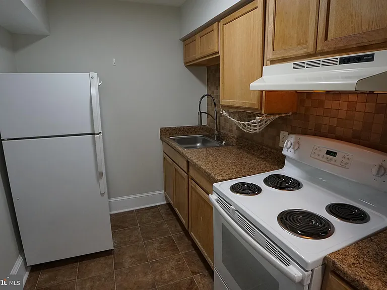 804 Cathedral St #9 — Photo 4