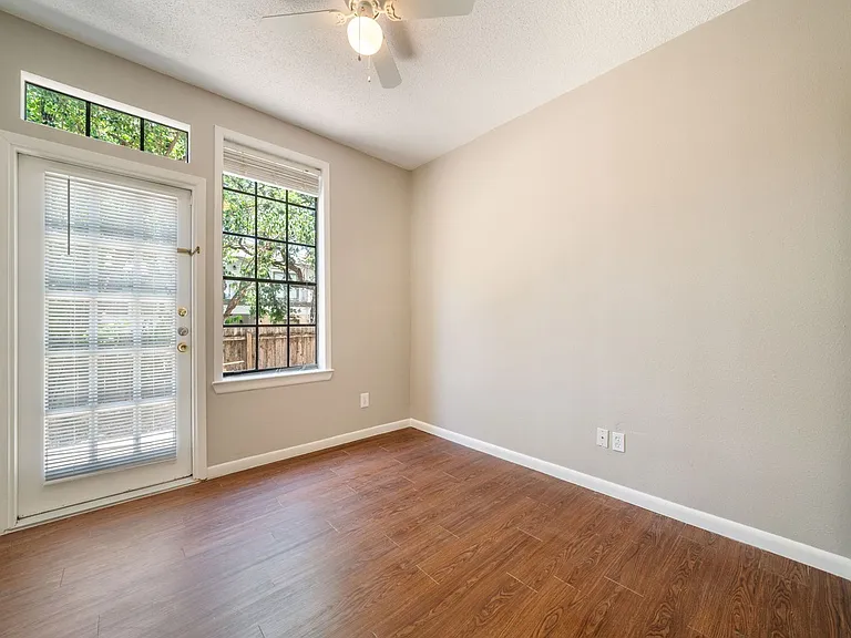 2300 Leon St #101 — Photo 17