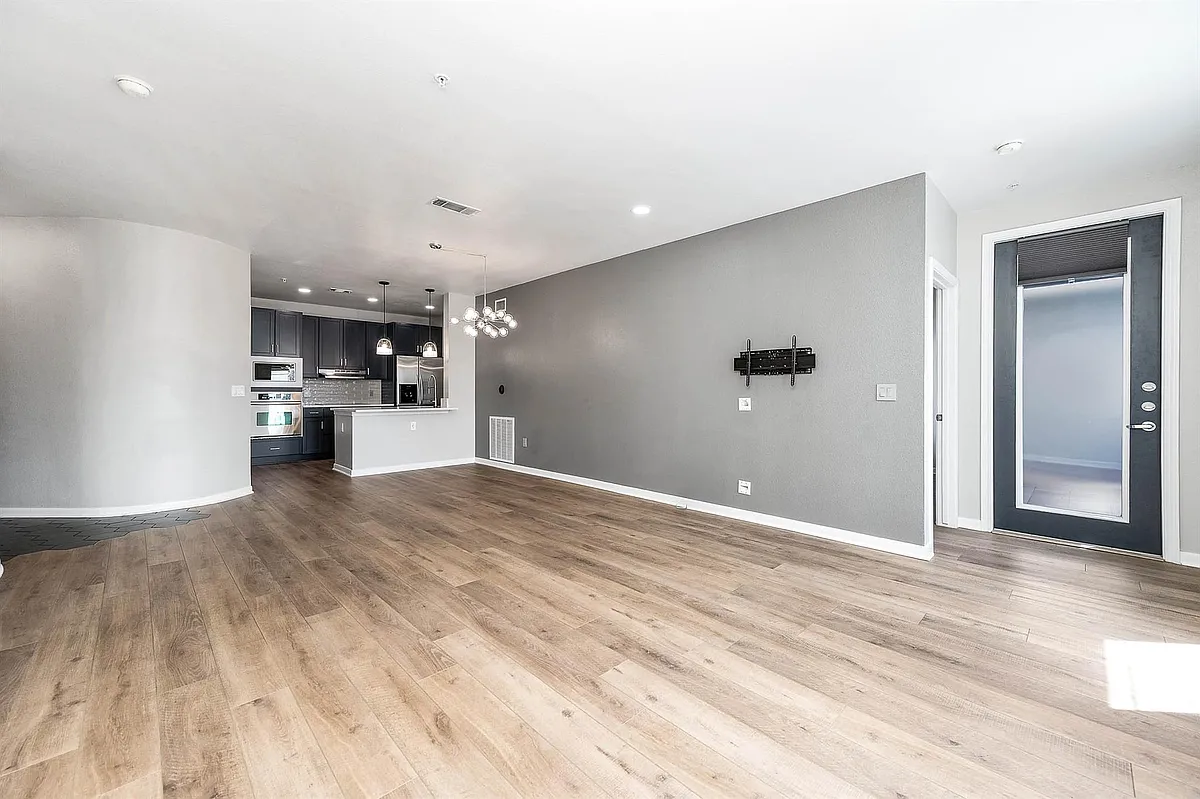 Building Photo - 505 Jackson Hill St #308