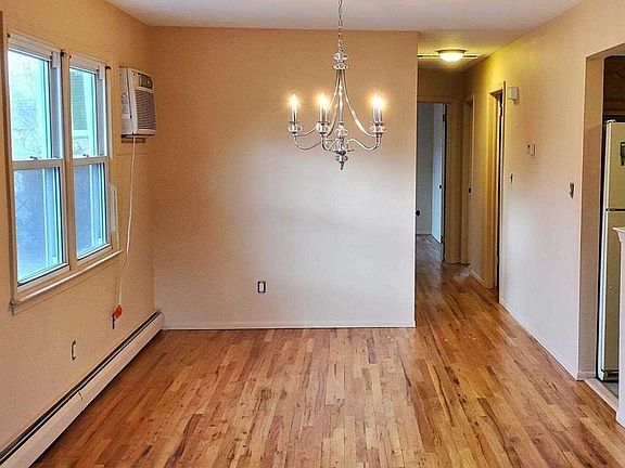 3rd image of 33 Commonwealth Ave