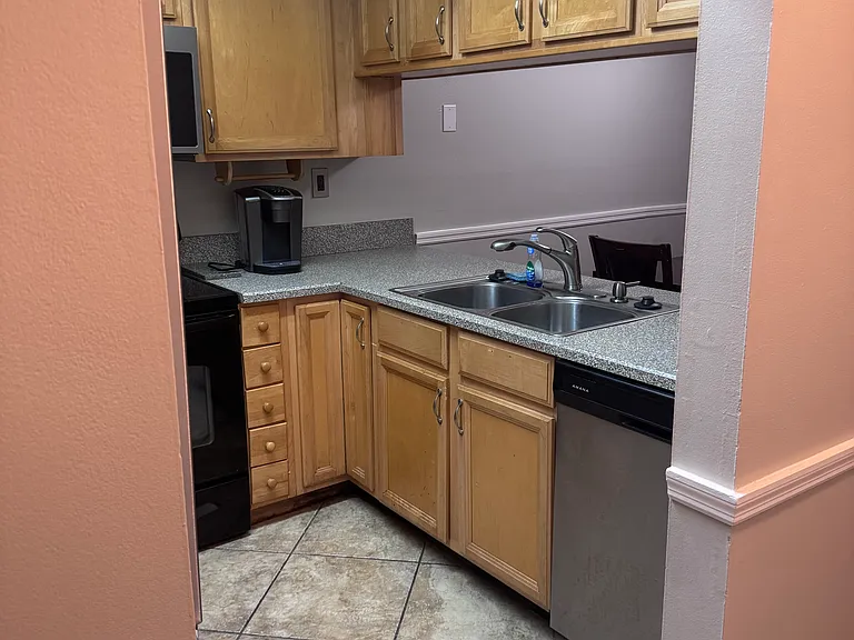 100 E Kentucky Ave #J3 — Photo 2