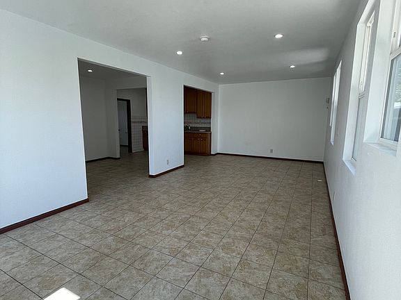 4th image of 313 N Hicks Ave #1/2
