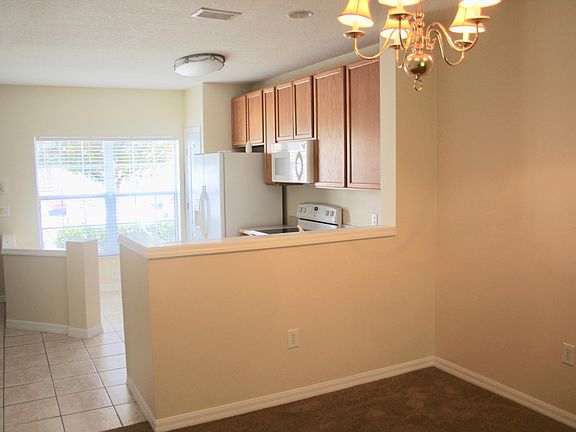 3rd image of 1323 Hampton Park Ln #1323