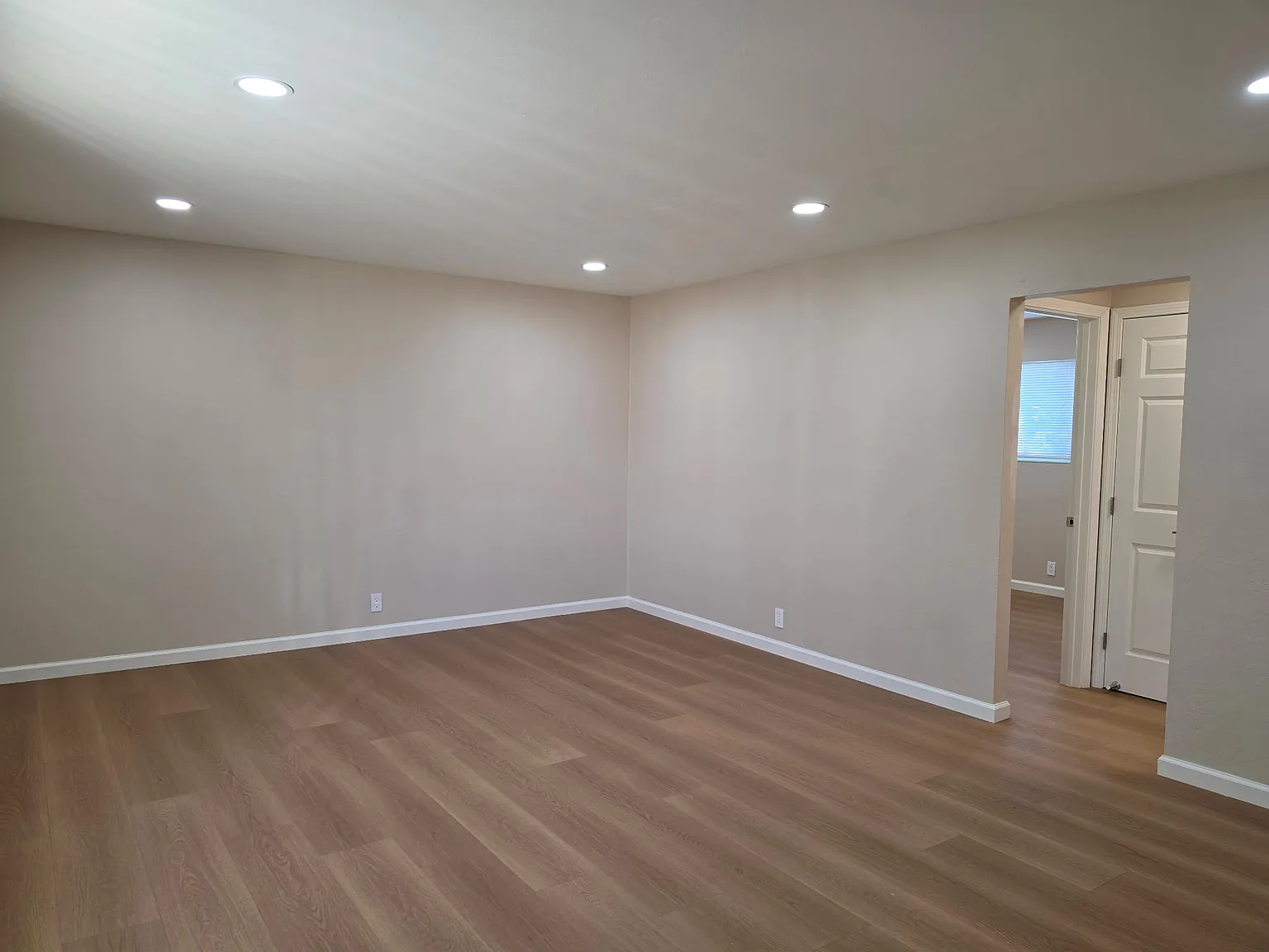 2 bed, 880 sqft, $3,000 — Photo 4