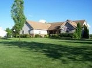 11054 Pocahontas Dr, South Lyon, MI 48178