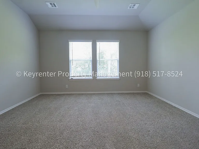 3313 N 23rd West Ave — Photo 31