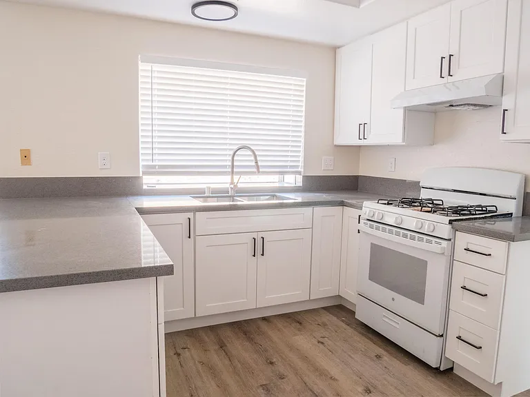 39547 Victoria St — Photo 7