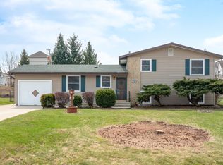 290 Shawnee Dr, Carol Stream, IL 60188