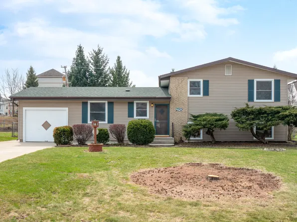 290 Shawnee Dr, Carol Stream, IL 60188