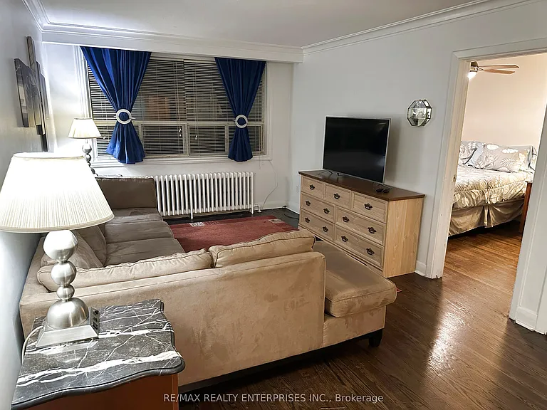 297 Lakeshore Rd E #2 — Photo 2