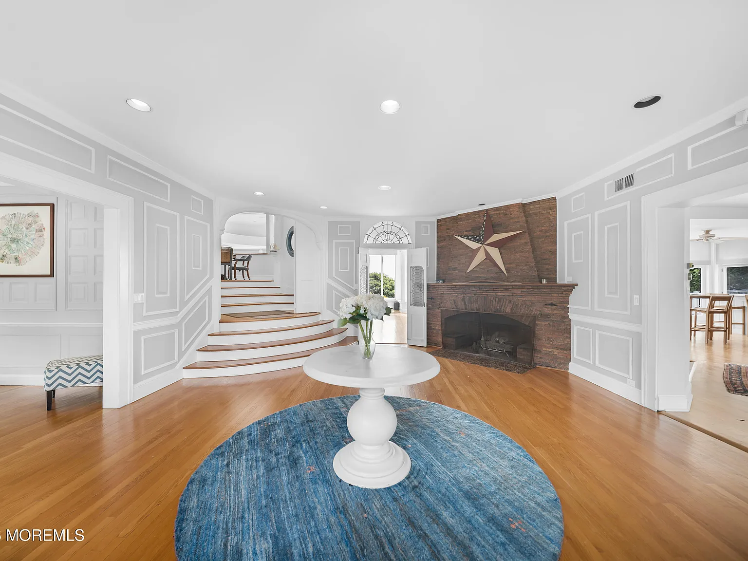 8 bed, 4.5 bath, 8132 sqft, $9,000 — Photo 4