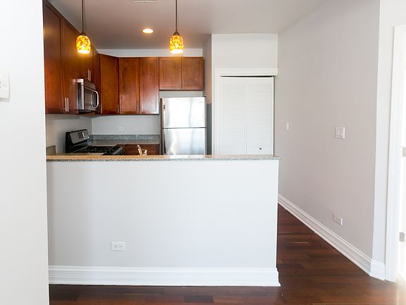 2nd image of 7227 N Rogers Ave #4