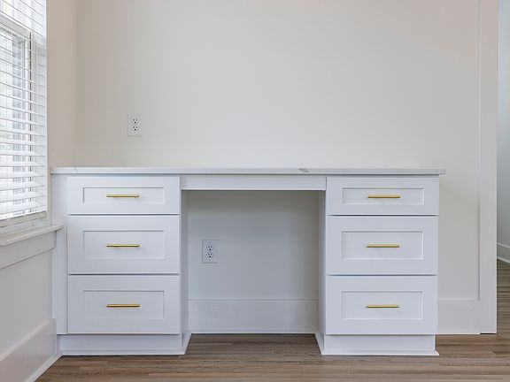 3rd image of 2829 Devine St #2829