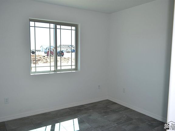 5th image of 152 N Gutierrez Ave