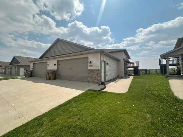 3121 8th St NE, Minot, ND 58703