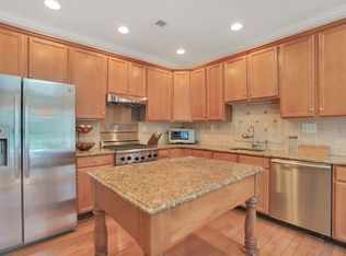 8 Hancock Ct, Basking Ridge, NJ 07920