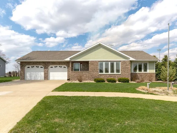 1305 Circle Dr, Parkersburg, IA 50665
