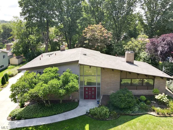 213 Spriggel Dr, Munroe Falls, OH 44262