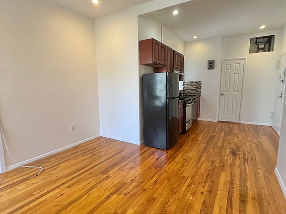 3rd image of 1229 1st Ave APT 9