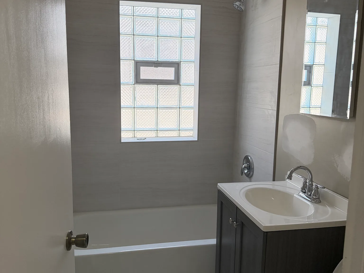 2 bed, 950 sqft, $1,895 — Photo 2