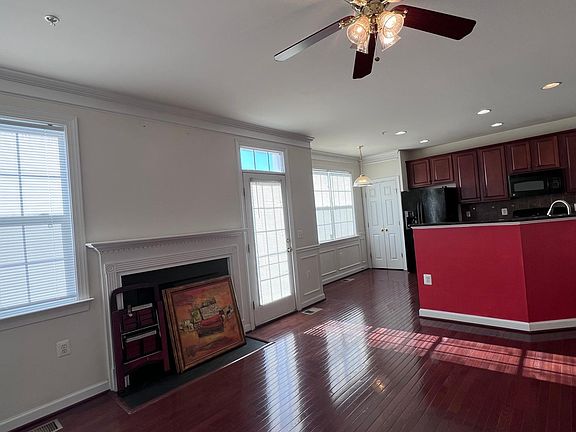 5th image of 13677 Venturi Ln #236