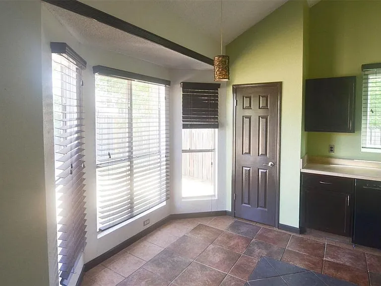 16402 Malden Dr — Photo 7
