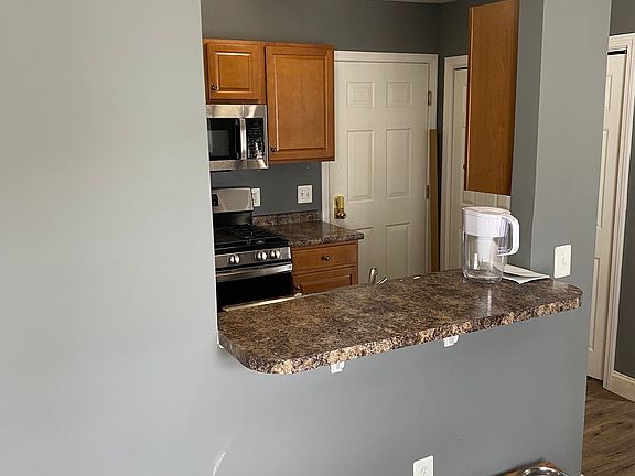 Breakfast bar living room into kitchen