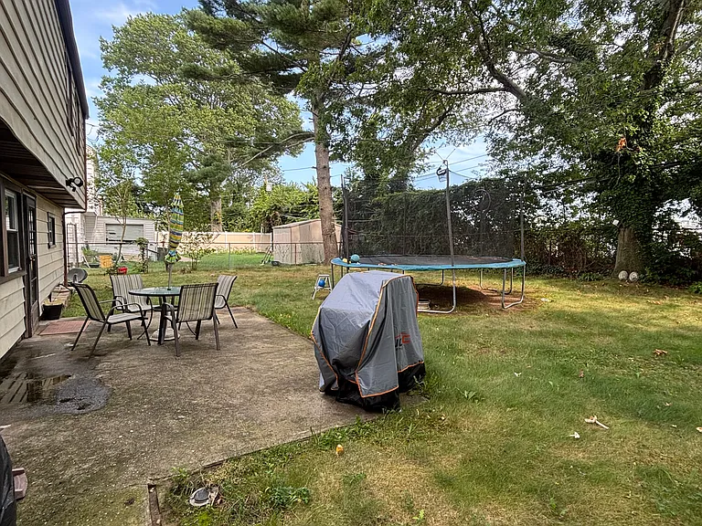 Joyce Ave — Photo 8