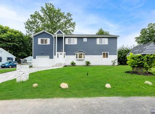 17 Maple Ave, Mahwah, NJ 07430