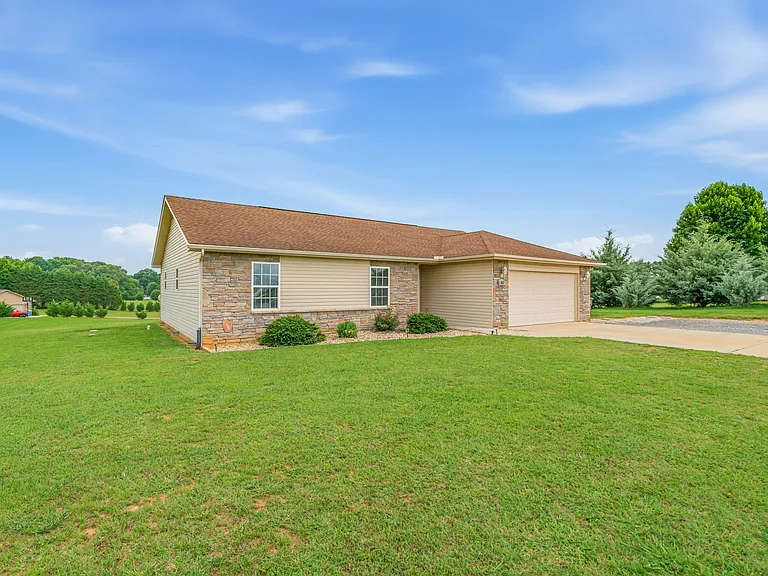 927 Mossy Grove Ln — Photo 18