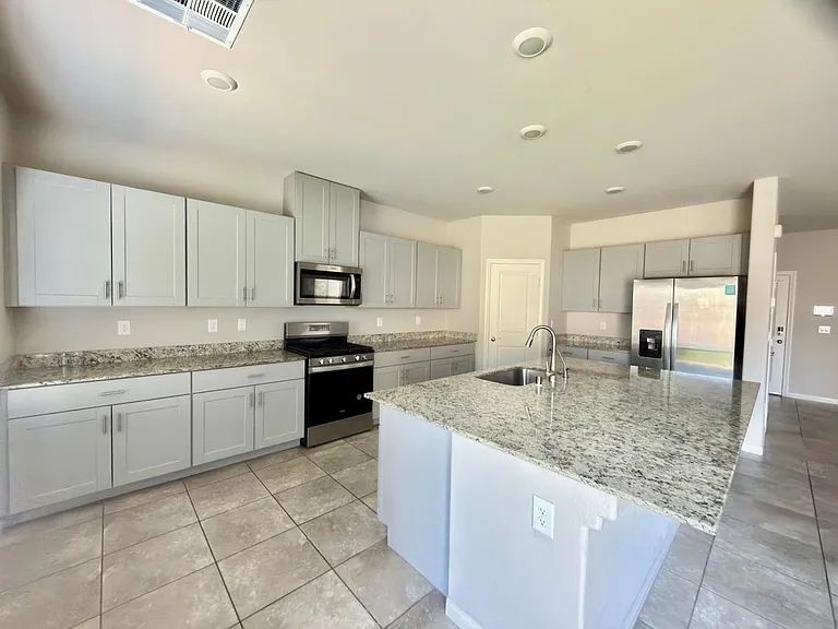 1180 Pitaya Ct — Photo 4