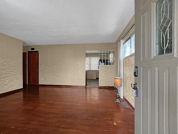 5th image of 2807 Woodland Ave