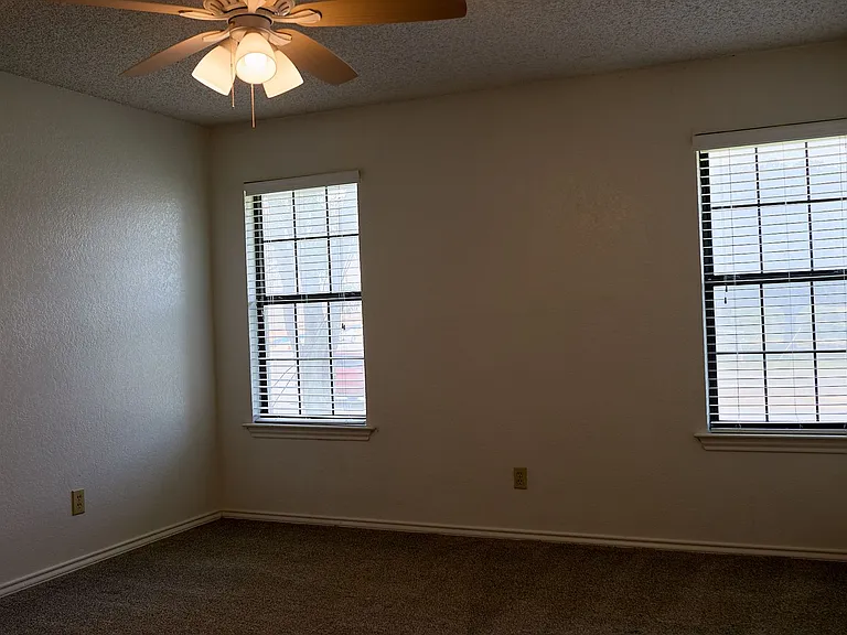 900 Kilkenny Ct #D — Photo 12