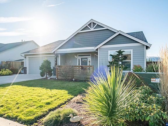 3rd image of 551 SE Arbor St