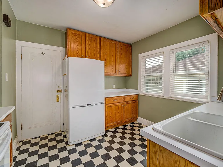 2078 Saint Clair Ave #2 — Photo 4