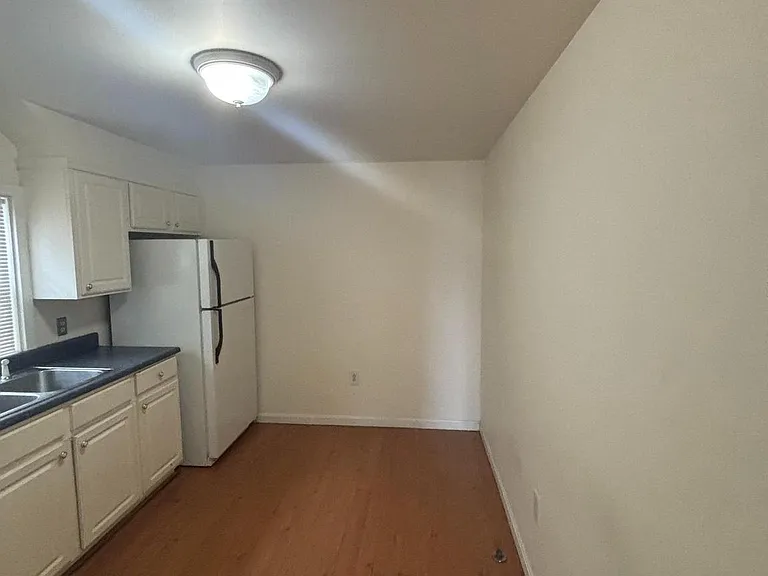 383 E King St #1 — Photo 10