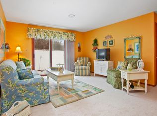 4618 S Woodland Dr #4618, Greenfield, WI 53220