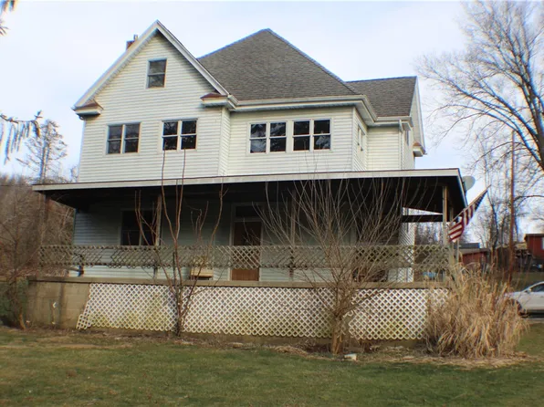 221 Ferguson Ln, Perryopolis, PA 15473