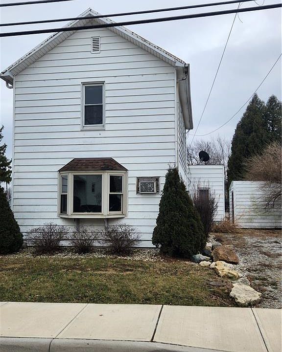 2nd image of 208 E North St