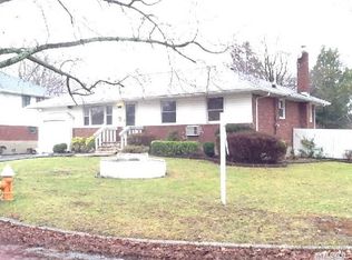 11 John Pl, Commack, NY 11725