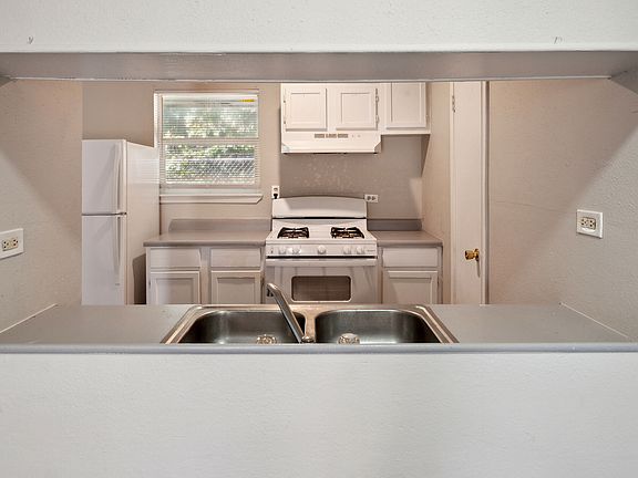 4th image of 3001-J Campbell Rd #J