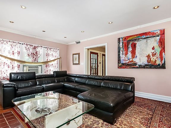 5th image of 2941 Avenue