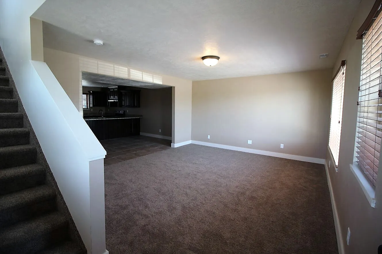 563 West 1400 North - 101 — Photo 4